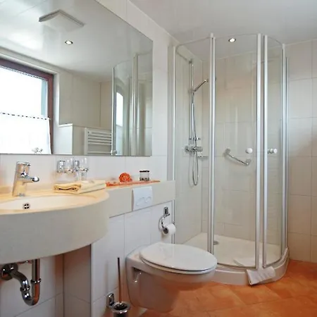 Harmony Beim Holzschnitzer *